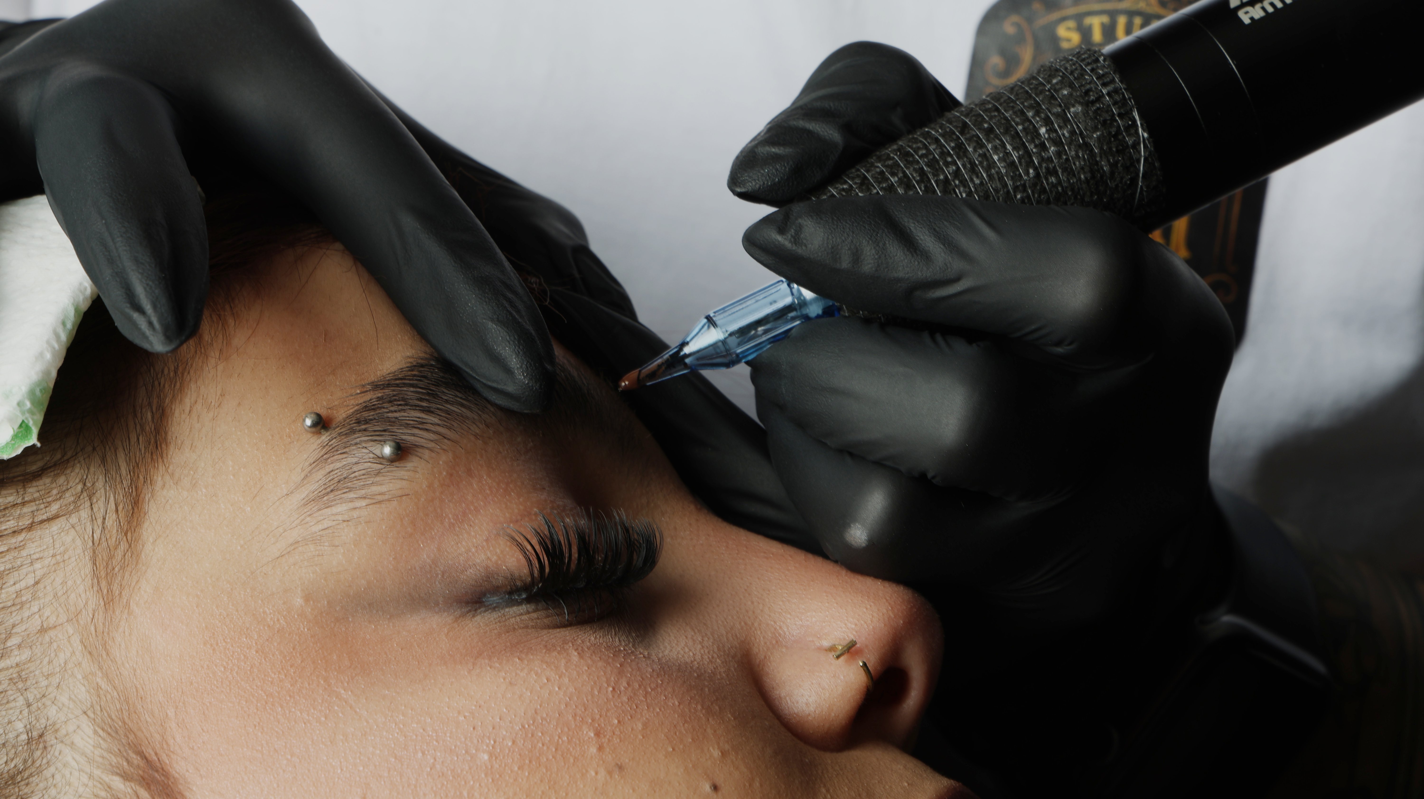 Wenkbrauw PMU detail